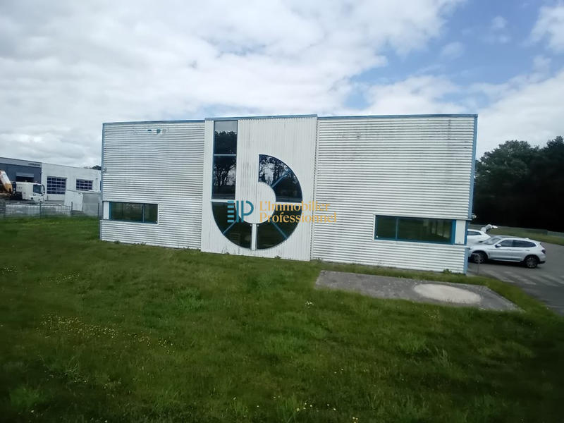Local d'activités - 940 m²