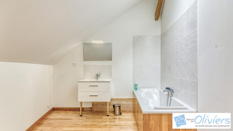 Maison - 229 m² - 9 pièces