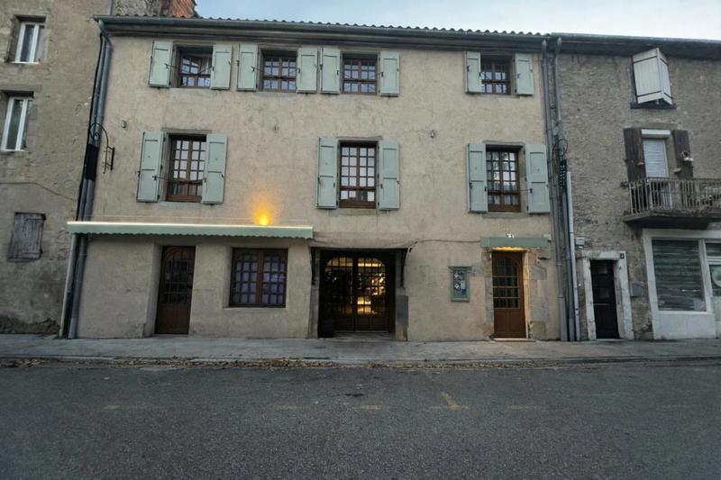 Maison - 399 m² - 11 pièces