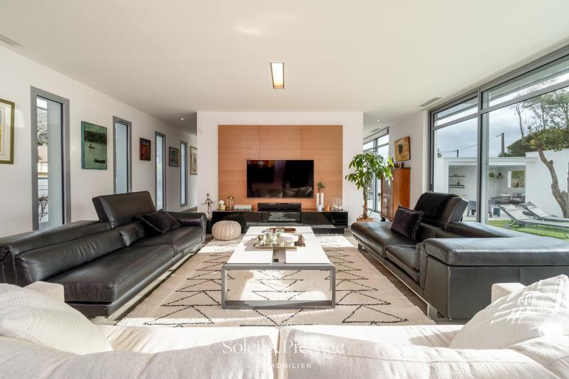 Maison - 313 m² - 8 pièces