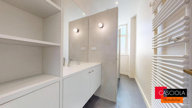 Appartement - 96 m² - 5 pièces