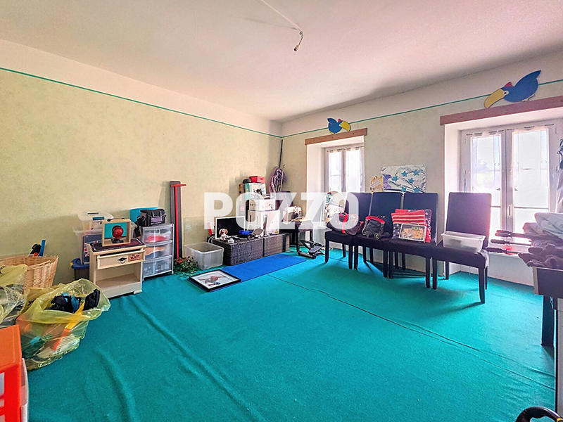 Maison - 222 m² - 8 pièces