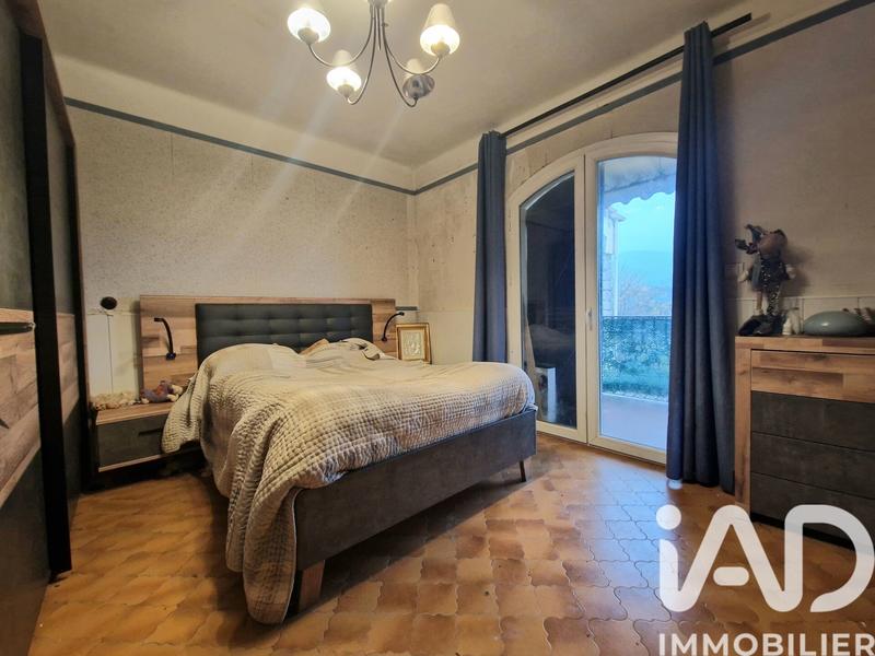 Maison - 300 m² - 9 pièces