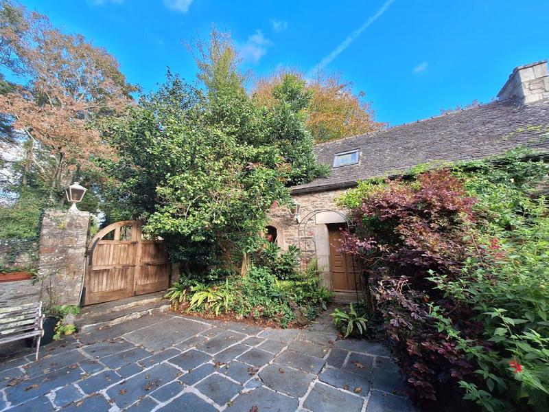 Propriété - 277 m² - 9 pièces