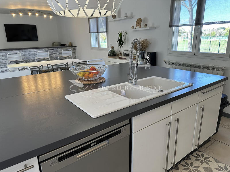 Maison - 2 001 m² - 4 pièces