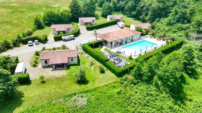 Local commercial - 1 200 m² - 20 pièces