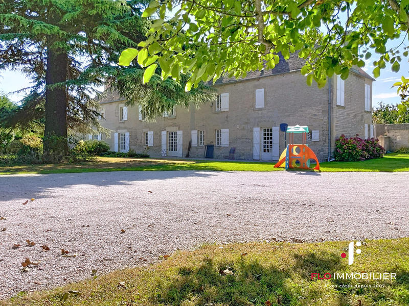 Maison ancienne - 328 m² - 8 pièces