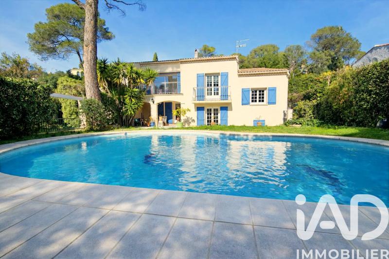 Maison - 197 m² - 8 pièces