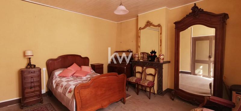 Maison - 216 m² - 8 pièces