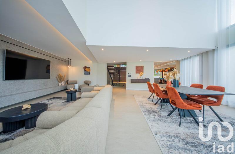 Maison - 560 m² - 7 pièces