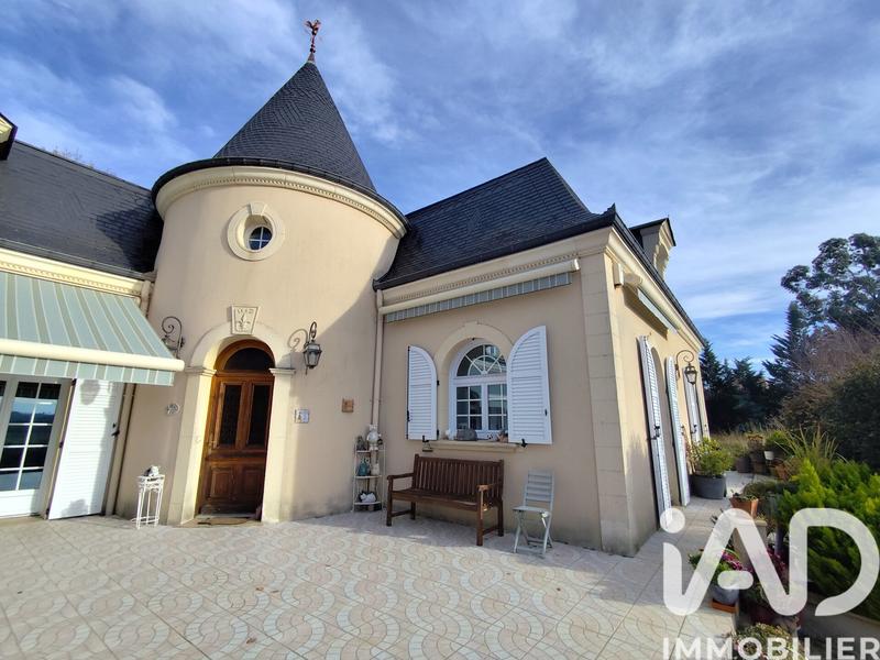 Maison - 202 m² - 5 pièces