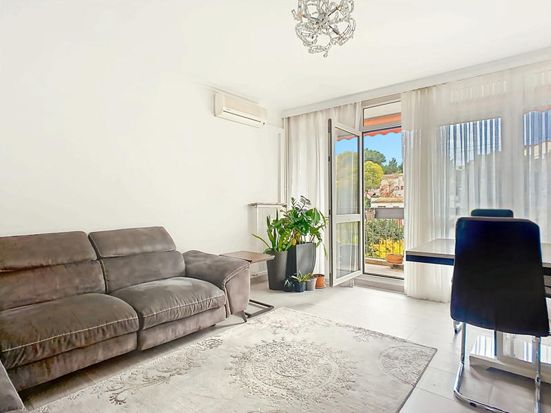 Appartement - 95 m² - 5 pièces