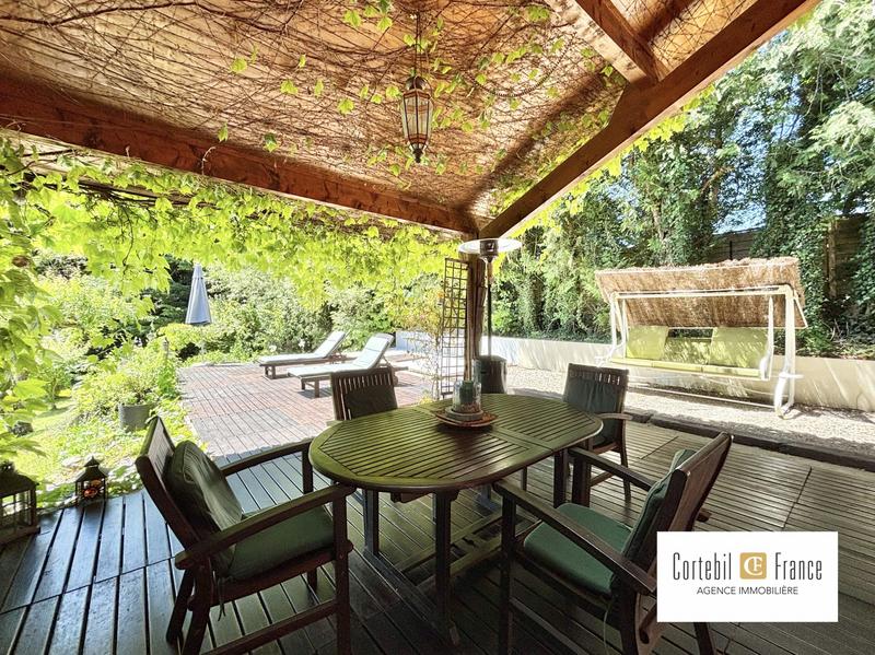 Villa - 251 m² - 8 pièces