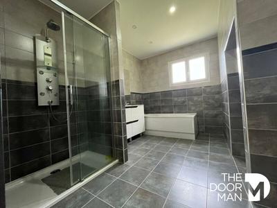 Maison - 202 m² - 10 pièces