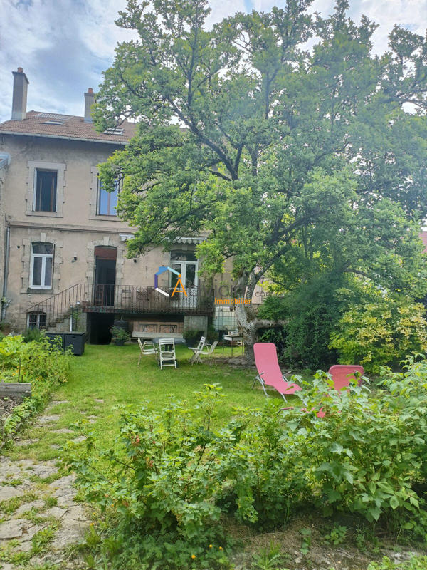 Maison - 269 m² - 12 pièces