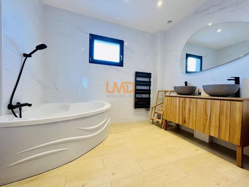 Maison - 104 m² - 4 pièces