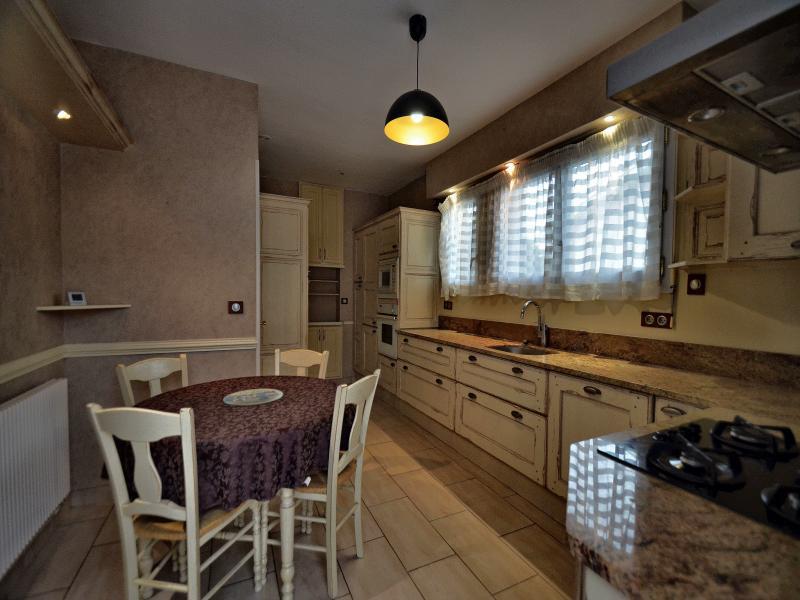 Propriété - 176 m² - 6 pièces