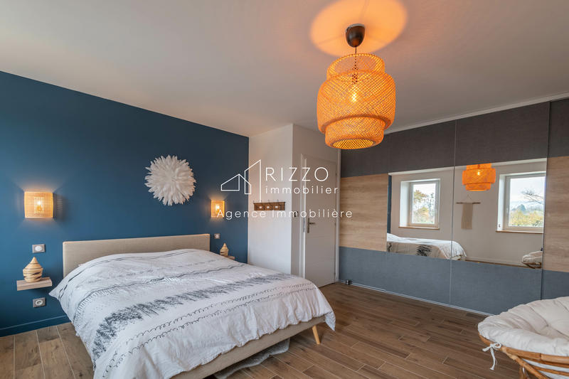 Maison - 326 m² - 11 pièces