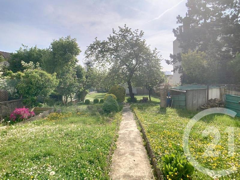 Maison - 279 m² - 12 pièces