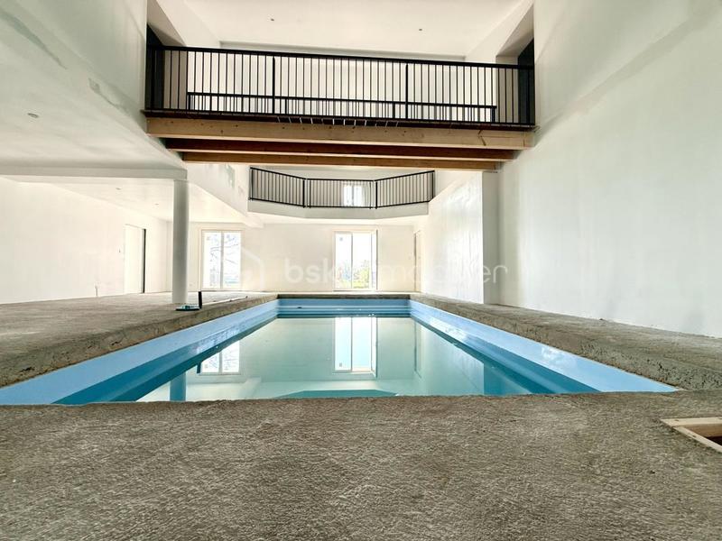 Demeure - 363 m² - 14 pièces