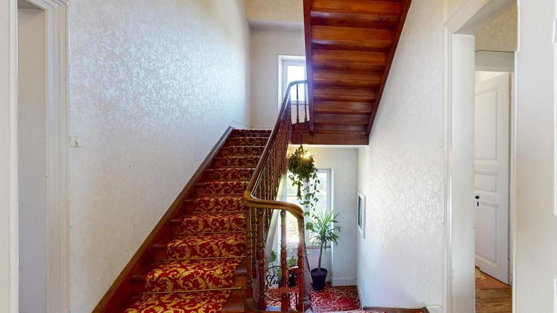 Maison - 398 m² - 13 pièces