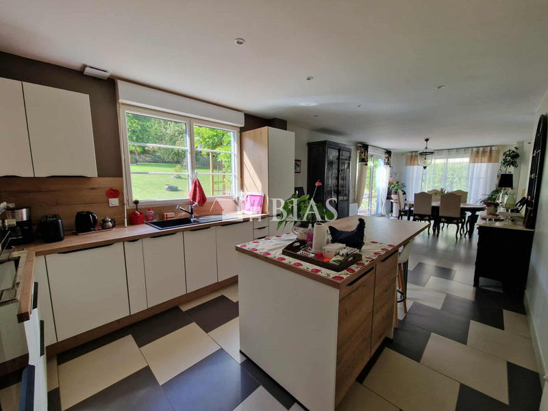 Maison - 218 m² - 8 pièces