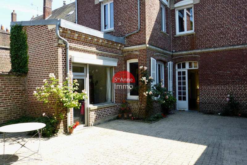 Maison - 260 m² - 10 pièces