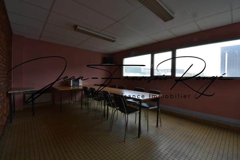 Local d'activité / Entrepôt - 1 635 m² - 12 pièces