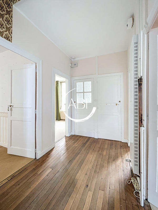 Maison - 200 m² - 11 pièces