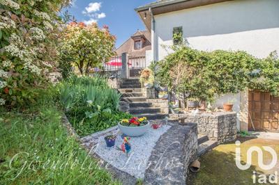 Maison - 215 m² - 7 pièces