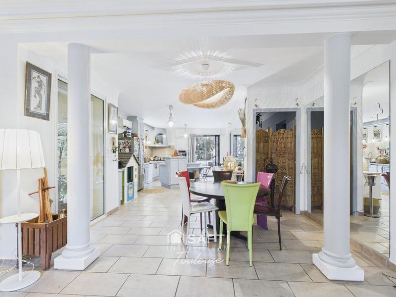 Maison - 274 m² - 8 pièces