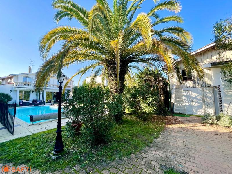 Maison - 200 m² - 6 pièces