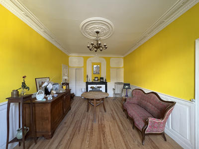 Maison - 300 m² - 10 pièces