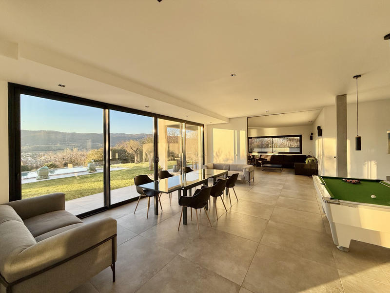 Villa - 300 m² - 9 pièces