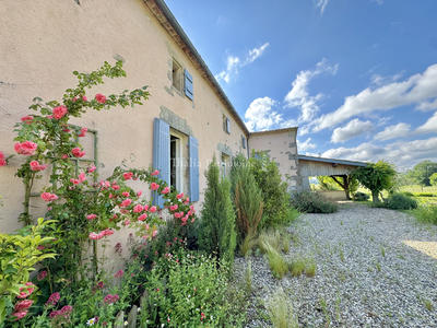 Maison - 220 m² - 8 pièces