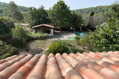 Propriété - 227 m² - 6 pièces