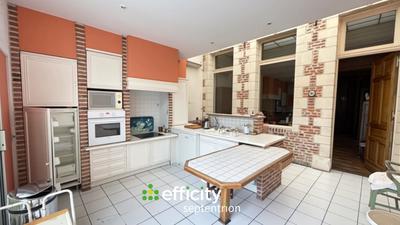 Maison - 320 m² - 10 pièces