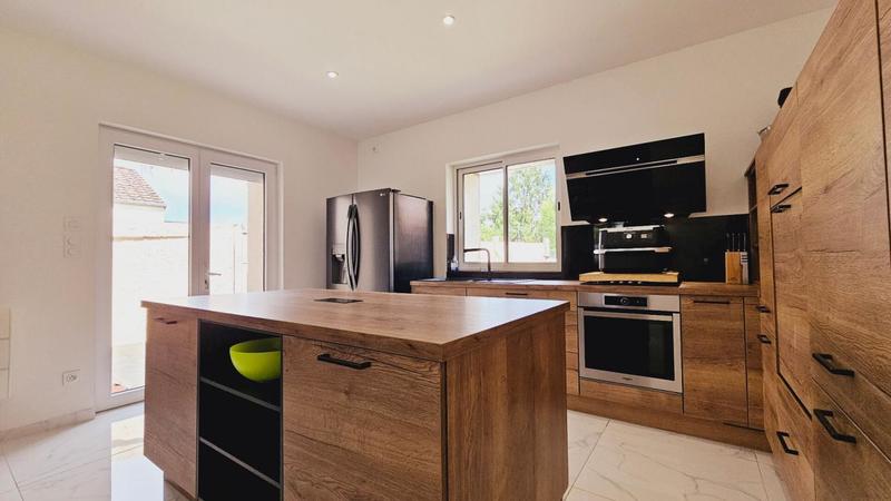 Maison - 180 m² - 5 pièces