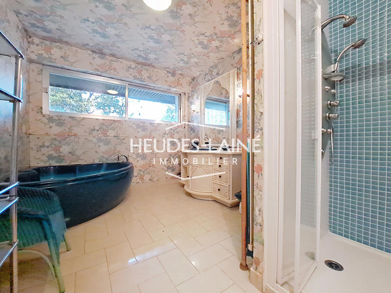 Maison - 225 m² - 7 pièces