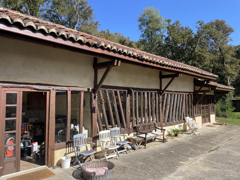 Propriété - 260 m² - 11 pièces