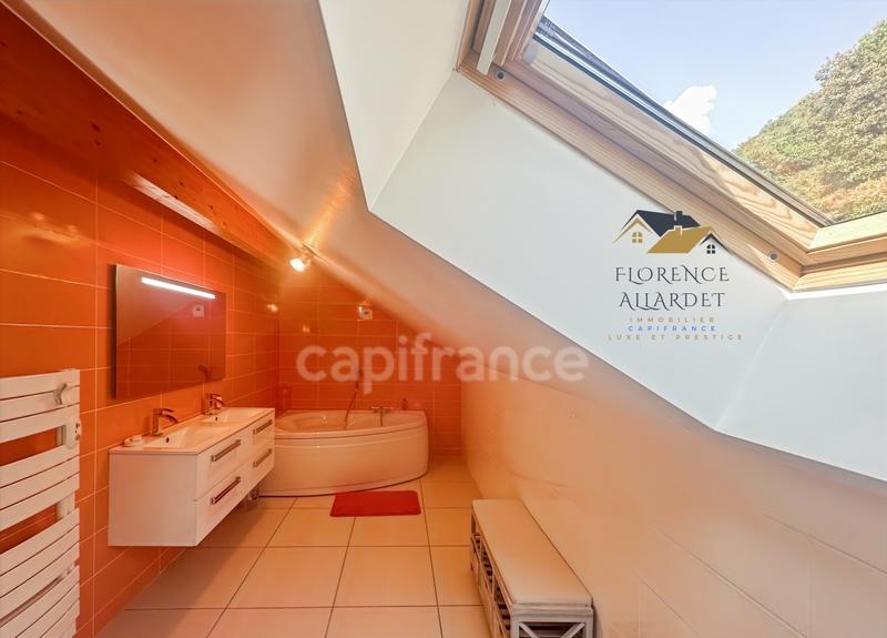 Maison - 242 m² - 5 pièces