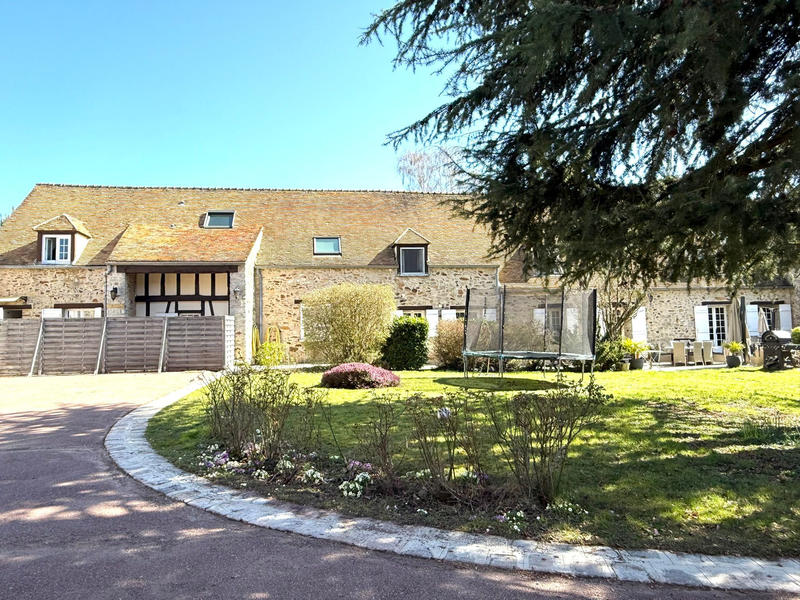 Propriété - 600 m² - 23 pièces