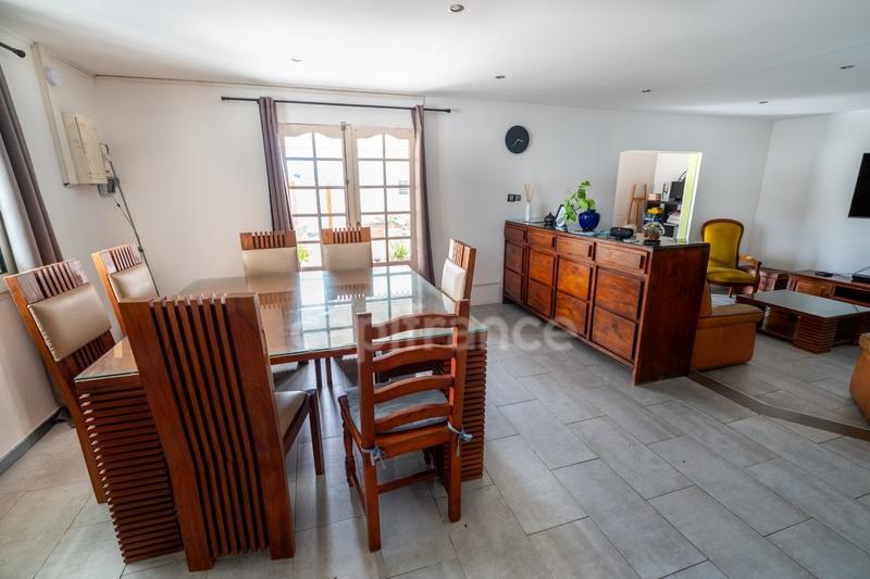 Villa - 257 m² - 10 pièces