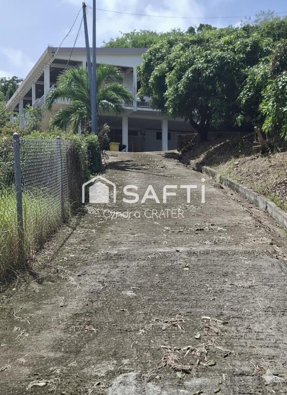 Maison - 242 m² - 8 pièces