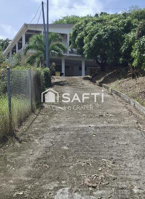 Maison - 242 m² - 8 pièces