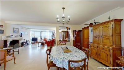 Maison - 220 m² - 8 pièces