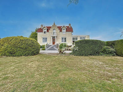 Maison - 204 m² - 7 pièces