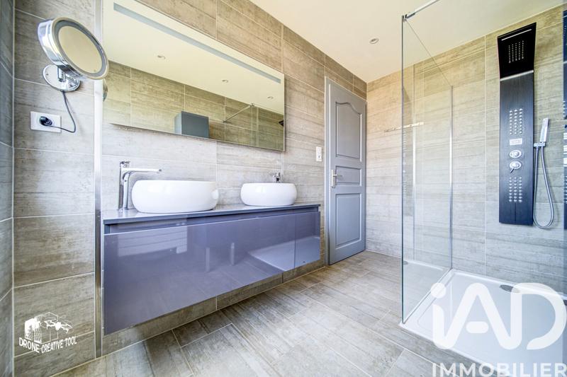 Maison - 163 m² - 8 pièces
