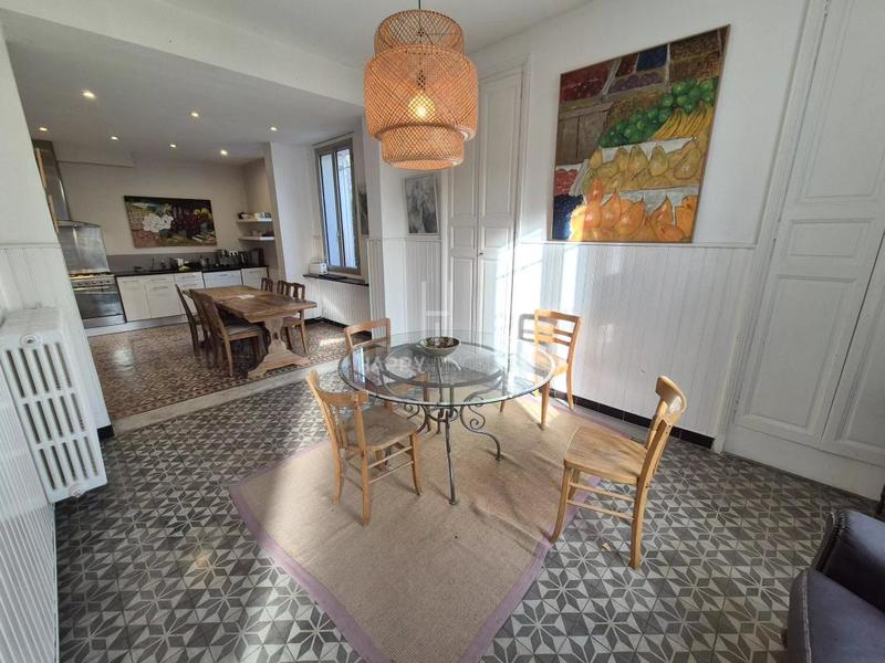 Maison de ville - 205 m² - 9 pièces