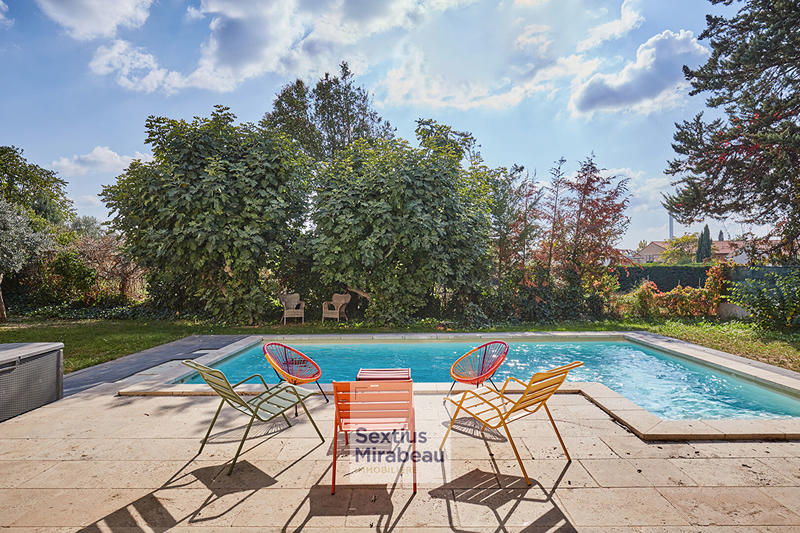 Maison - 245 m² - 9 pièces